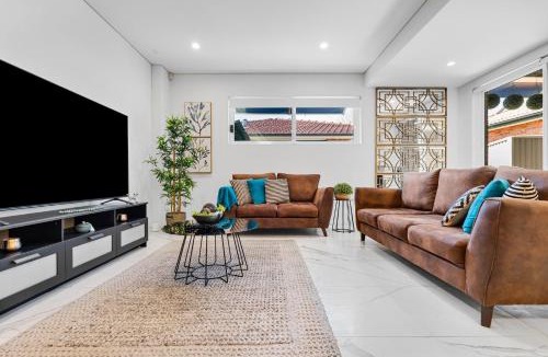 Lidcombe House | Spacious Lidcombe Lux mins to Sydney Olympic Park