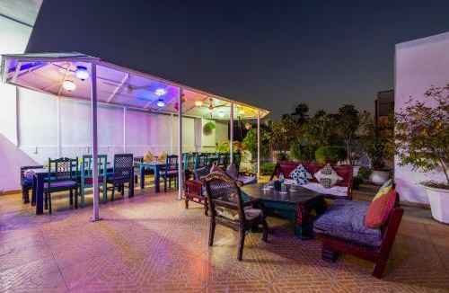 Paharganj Hotel | Jyoti Mahal A Royal Heritage Hotel - Traveler's Choice Award 2026 - Near to Connaught Place