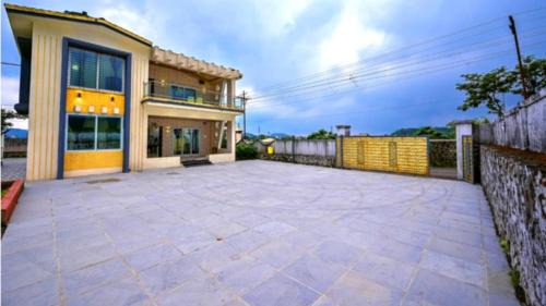 Kune N.m. Villa | Zenzi Stays 11 BHK With 2 Pools