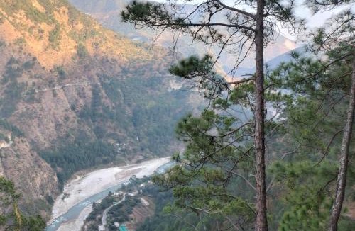 Karnaprayag House | Tranquil Abode