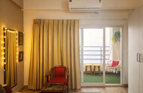 Greater Noida Apartment | Sunset View Paradise By Buddies Home