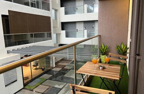 Viman Nagar Apartment | Stay Vista - Neon homeotel - 1 km from Airport