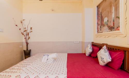 Mansagar Lake Hostel | Travellers Village