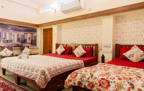 Mansagar Lake Hostel | Travellers Village