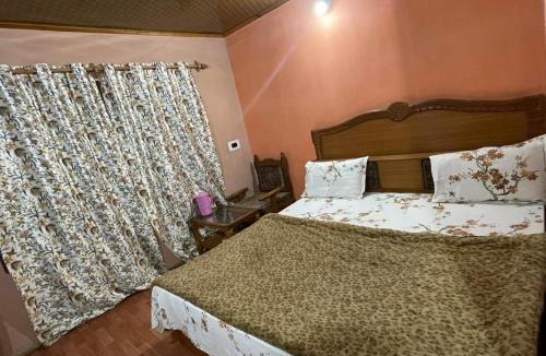 Srinagar Hotel | Hotel TAUHURA