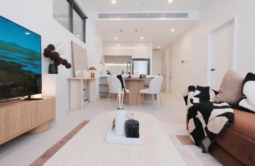 Burwood Apartment | 'Amber' 1 bedroom apt in Burwood with free parking