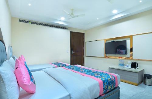 Paharganj Hotel | Hotel Sapphire House - 3 Mins Walk from Metro and 5 Mins from New Delhi Railway Station