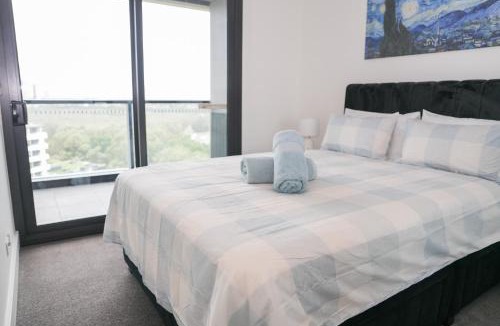 Sydney Olympic Park Apartment | Skyline Retreat in Olympic Park