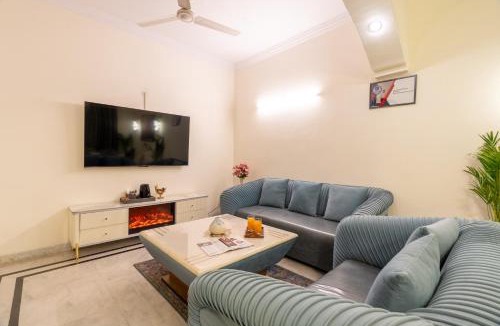 New Friends Colony Apartment | Homlee-Green Luxury 3BHK-South DEL-NFC-Fortis Hospital