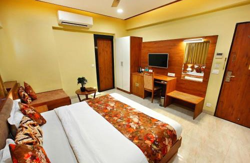 Udaipur Hotel | Opulence Inn - 500 Meters From Railway Station