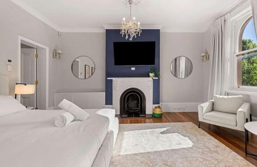 Millers Point Apartment | Historic Winsbury Terrace with Sydney Harbour View