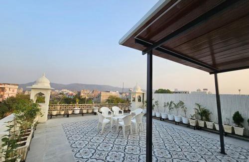 Amer Fort Road Apartment | Amber in the dunes by hnh