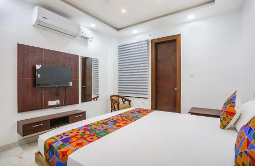 Varanasi Hotel | Fabhotel JP Villa - Nr Stadium