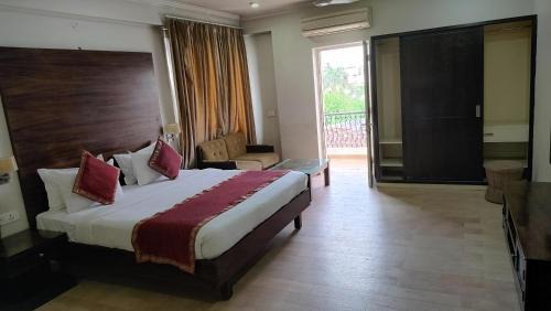 Civil Lines Hotel | 66 Residencey