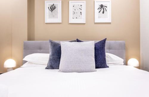 Darling Harbour Apartment | Light Resort Style Haven in Darling Harbour
