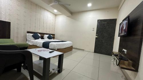 Vadodara Hotel | Hotel New Shiv Kunj