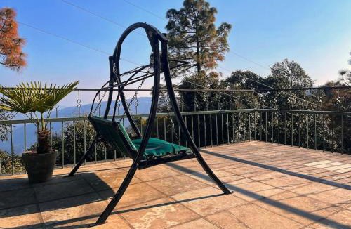Shimla House | Master Bedroom Near Chail Sanctuary Woodrose Est