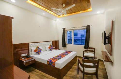 Lucknow Hotel | FabHotel Trijal Inn