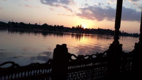 Nagin Bagh Hotel | Palace Heights Houseboats