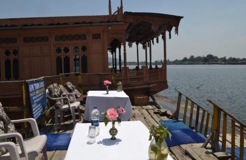 Nagin Bagh Hotel | Palace Heights Houseboats