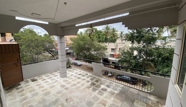 Spacious Apartment with Washing Machine