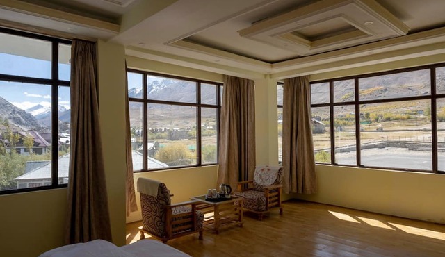 Dee Grand Marq Hotel
