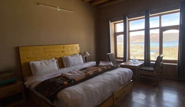 Pangong Retreat Camp