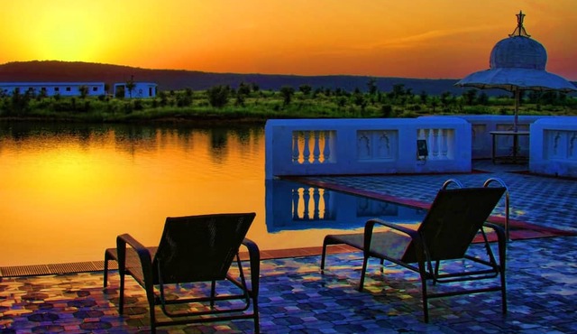 juSTa Lake Nahargarh Palace - Chittorgarh