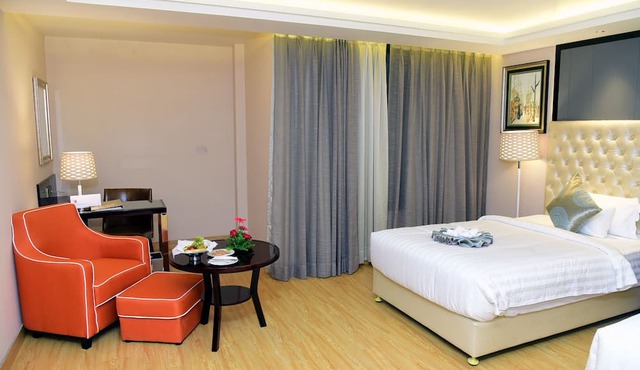 Om Clarks Inn Raebareli