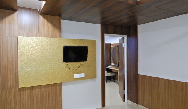 Hotel Aadhi