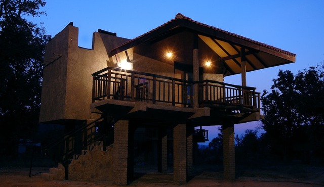 Pugdundee Safaris Kings Lodge in Umaria