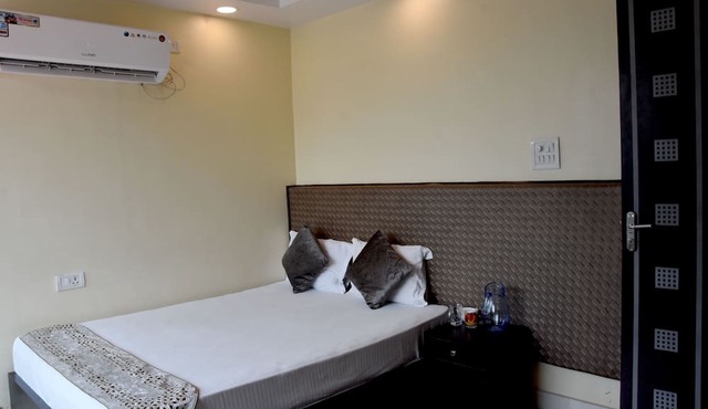 Hotel Maple Inn