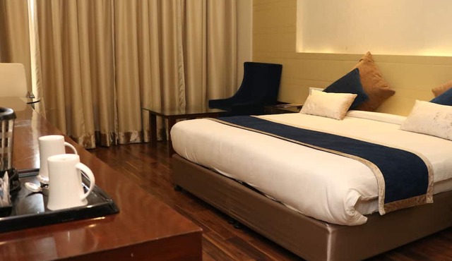 Hotel Lakhdatar