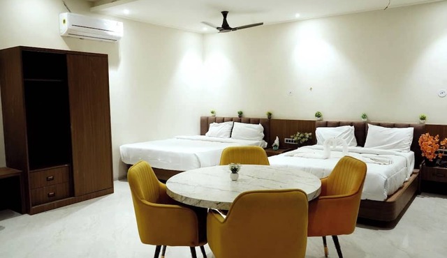HOTEL LEELA INN