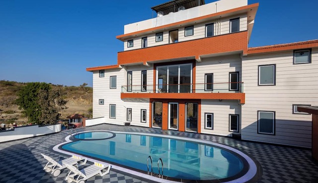 ELIVAAS Terra Cove 6 BHK Retreat with Pvt Pool