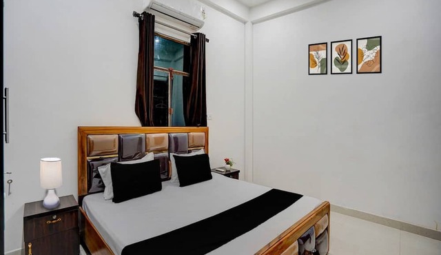 Deluxeveni Madhv Inn