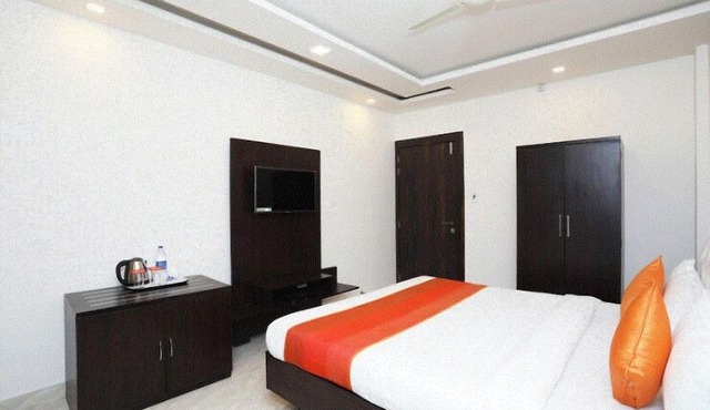 HOTEL G20 INN