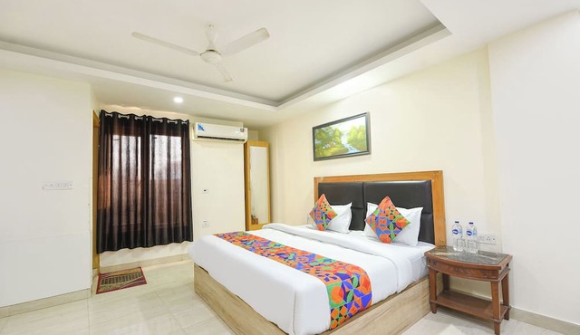 Fabhotel Mahal