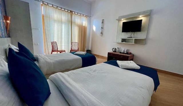 Lacurcuma Luxury Homestay Khajuraho