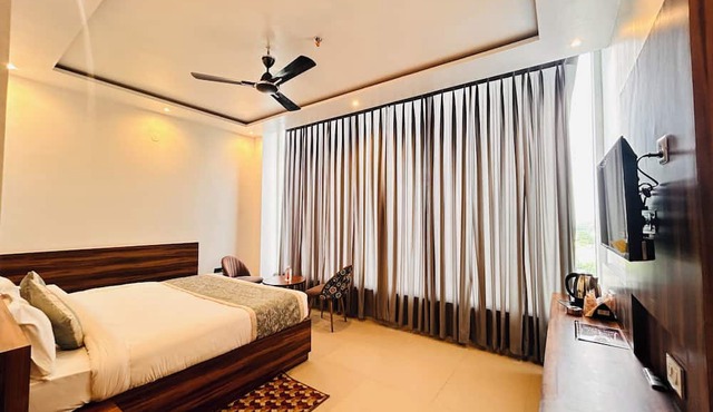 Hotel Mira Siwan