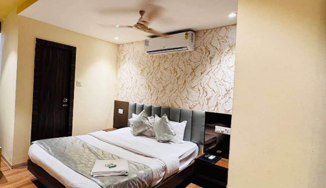 Hotel Shree Palace & Restaurant