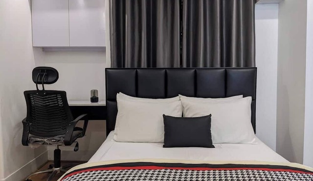 Minimalist Apt at DAC Intl Airport Msg to Avail Special Offer for Flight Catcher