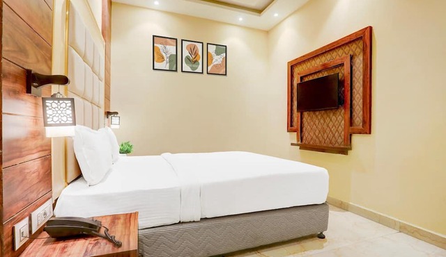 Luxurious Family Retreat With Pool in Patna