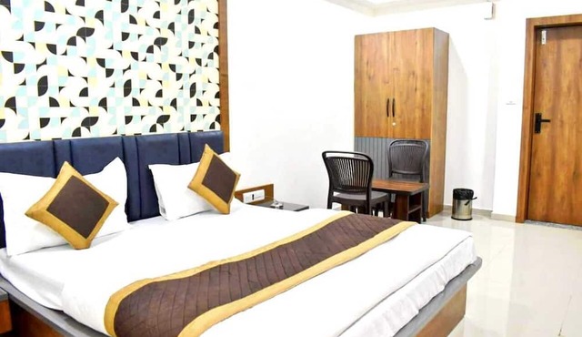 Hotel White House