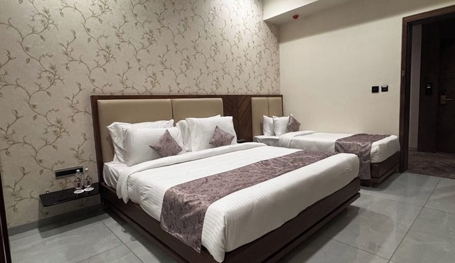 Pam Premium Hotel Vadodara
