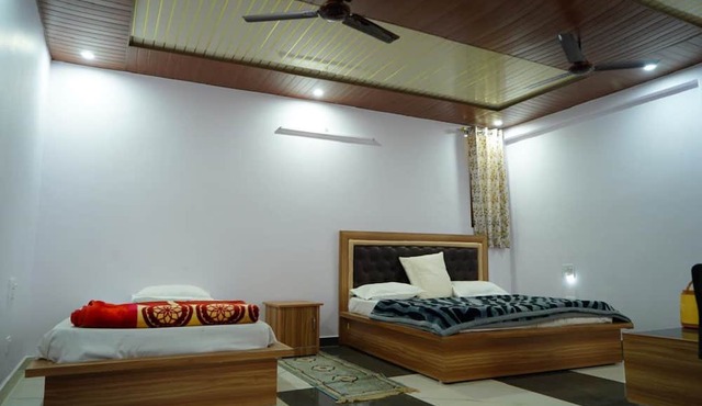 Shri Anand Hotel Berinag