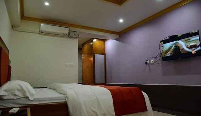 Hotel Chembiyan