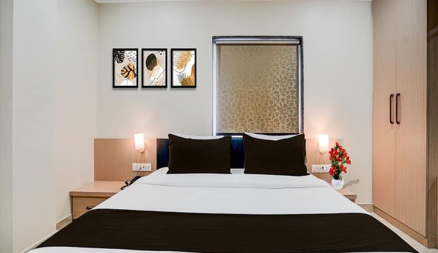 Saver Double Banaras Sri Hari Inn
