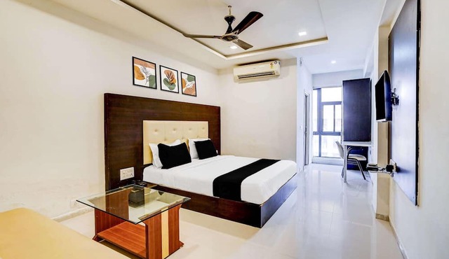 Deluxe Infocity Metrohotel Grand Krishna