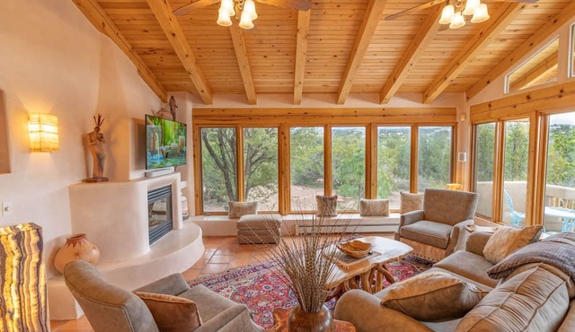 Unique Spacious 5BR/4BA retreat on 5 acres in scenic foothills of Tesuque